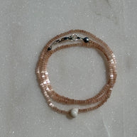 Tiny Shell on Light Pink 15.5
