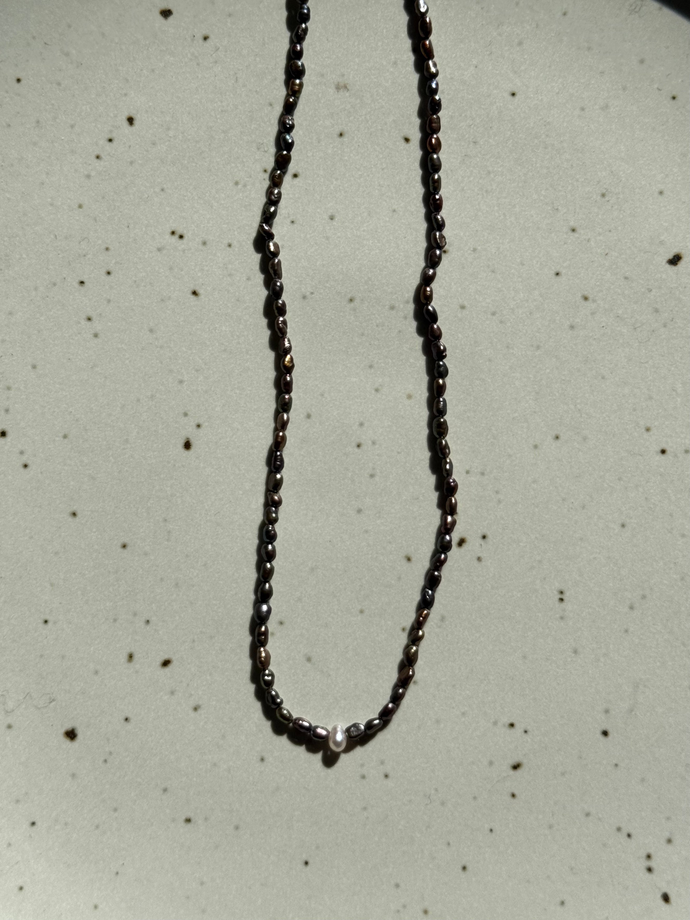 Tiny Vintage Pearls | Black | 16.5