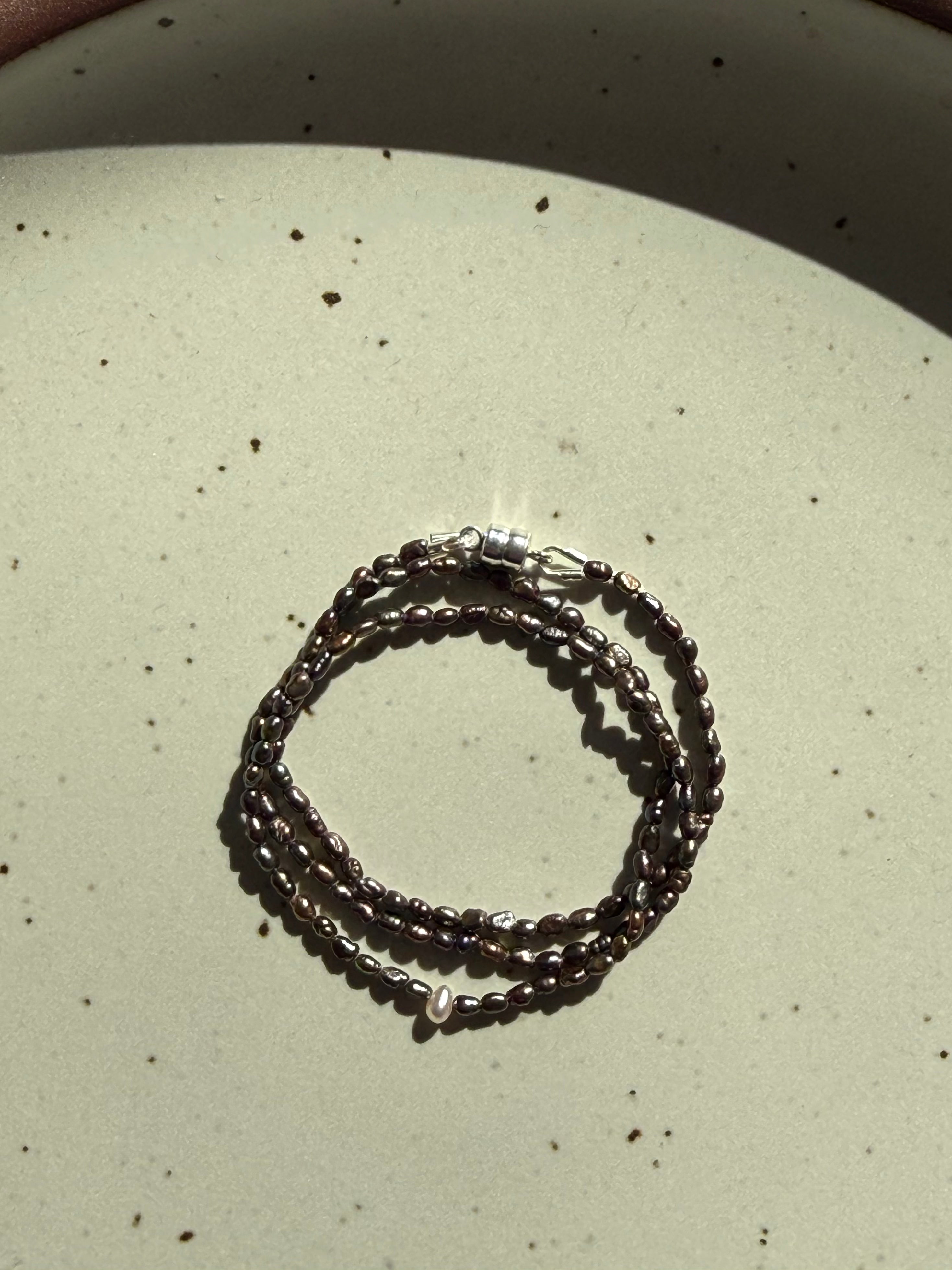 Tiny Vintage Pearls | Black | 16.5