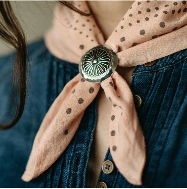 Adjustable Daisy Scarf Slide